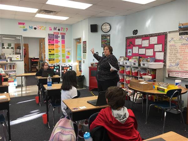  Brentwood Elementary Launches into Literacy Brentwood Elementary students explore the starts as they Launch into Literacy. Launch into Literacy: Blast off into New Worlds! Brentwood Elementary student Blasts off into a New World in the Space Room. Celebrating Literacy! Asst. Principal Cathy Rudd re